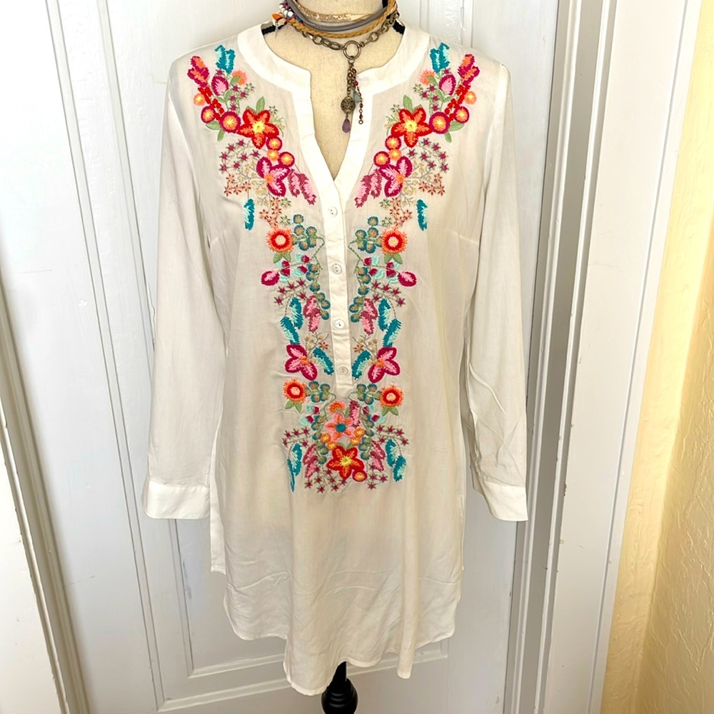 NWOT Solitaire Tunic Embroidered‎ Blouse LongSleeve Floral Boho White SizeMedium